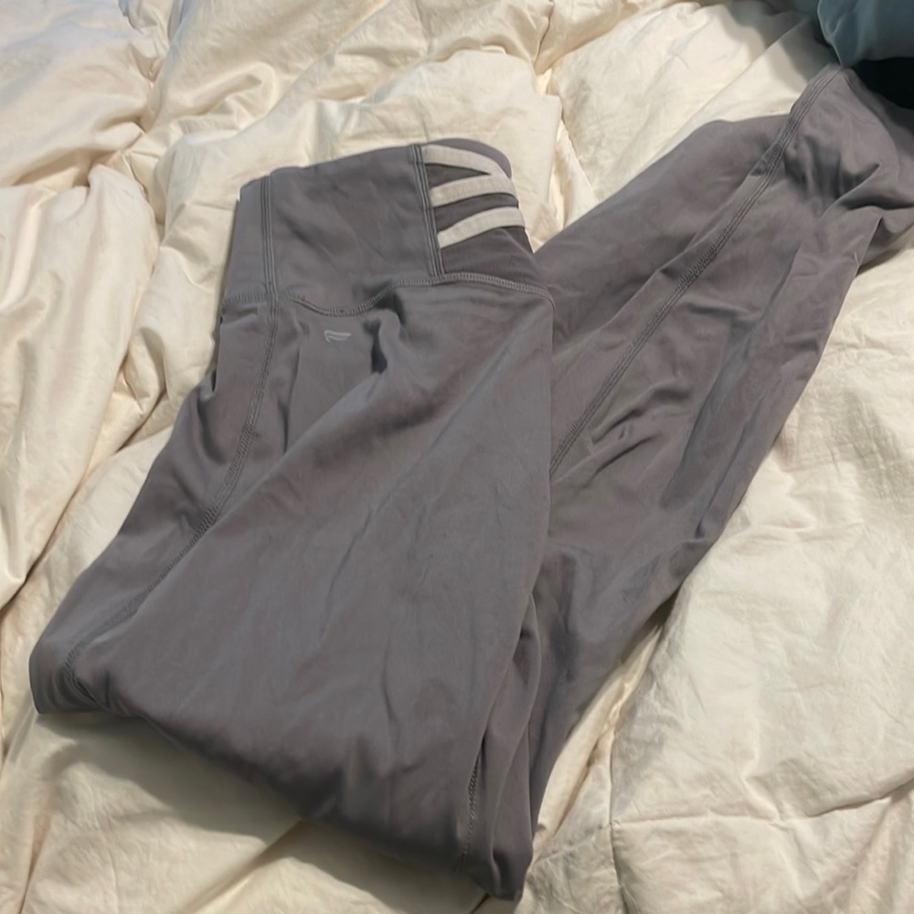Gray leggings the crossover pocket on the back